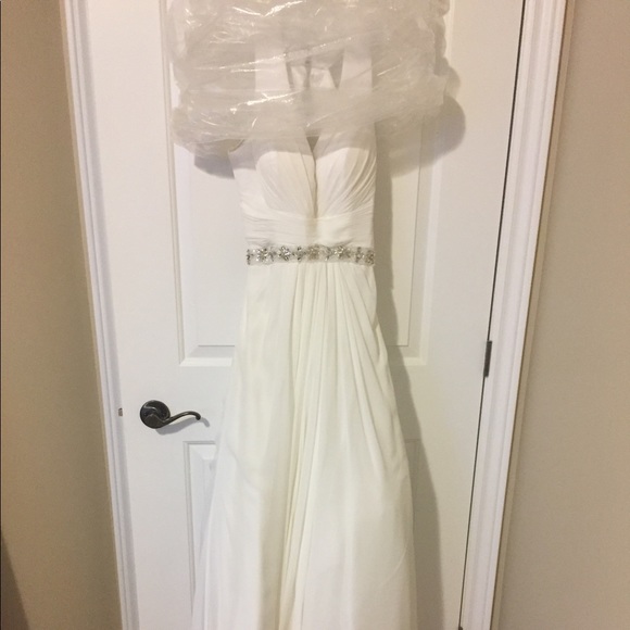 Brand New Moonlight Bridal Gown - Picture 3 of 9